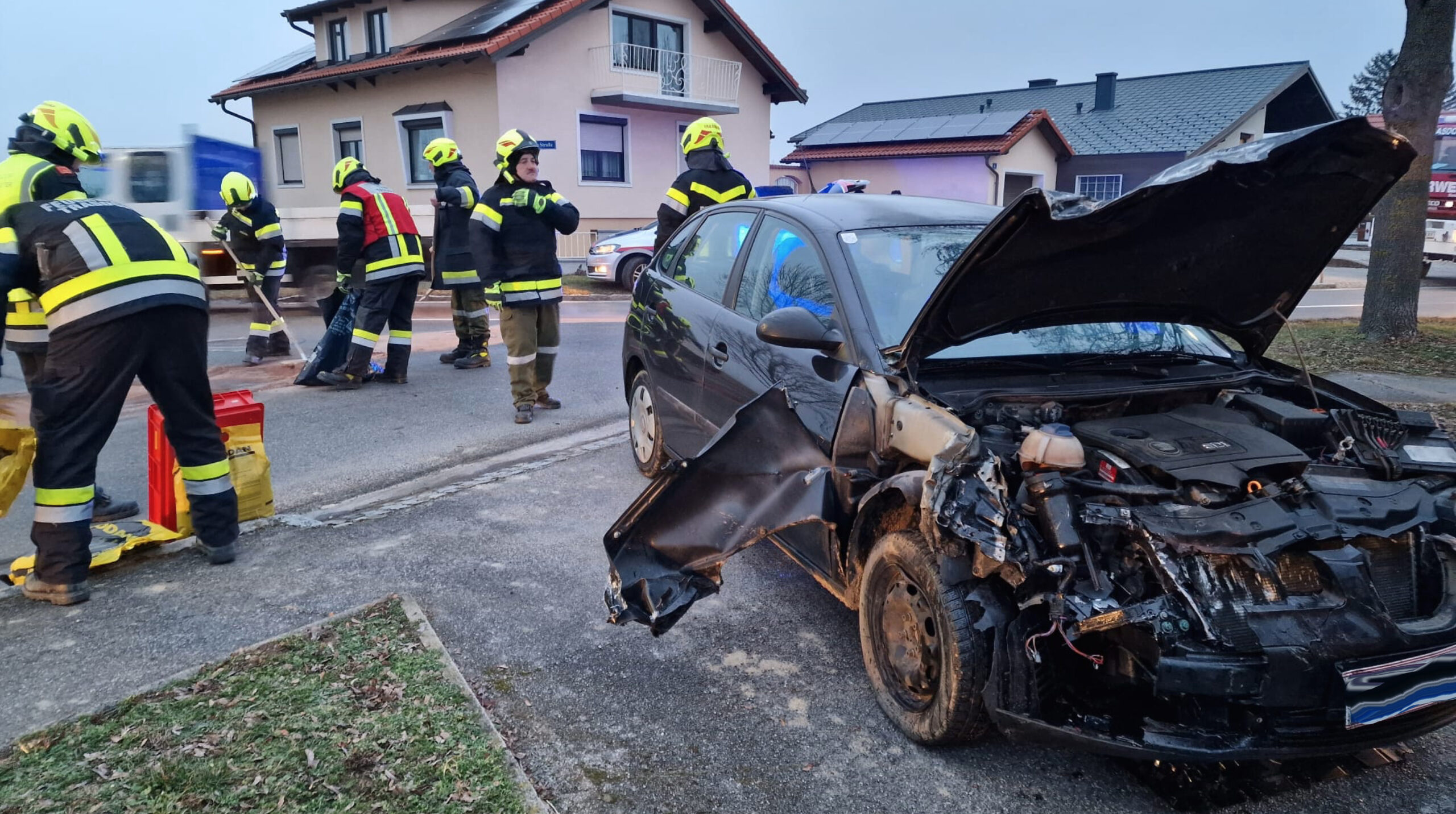 Mehr über den Artikel erfahren Verkehrsunfall in den Morgenstunden