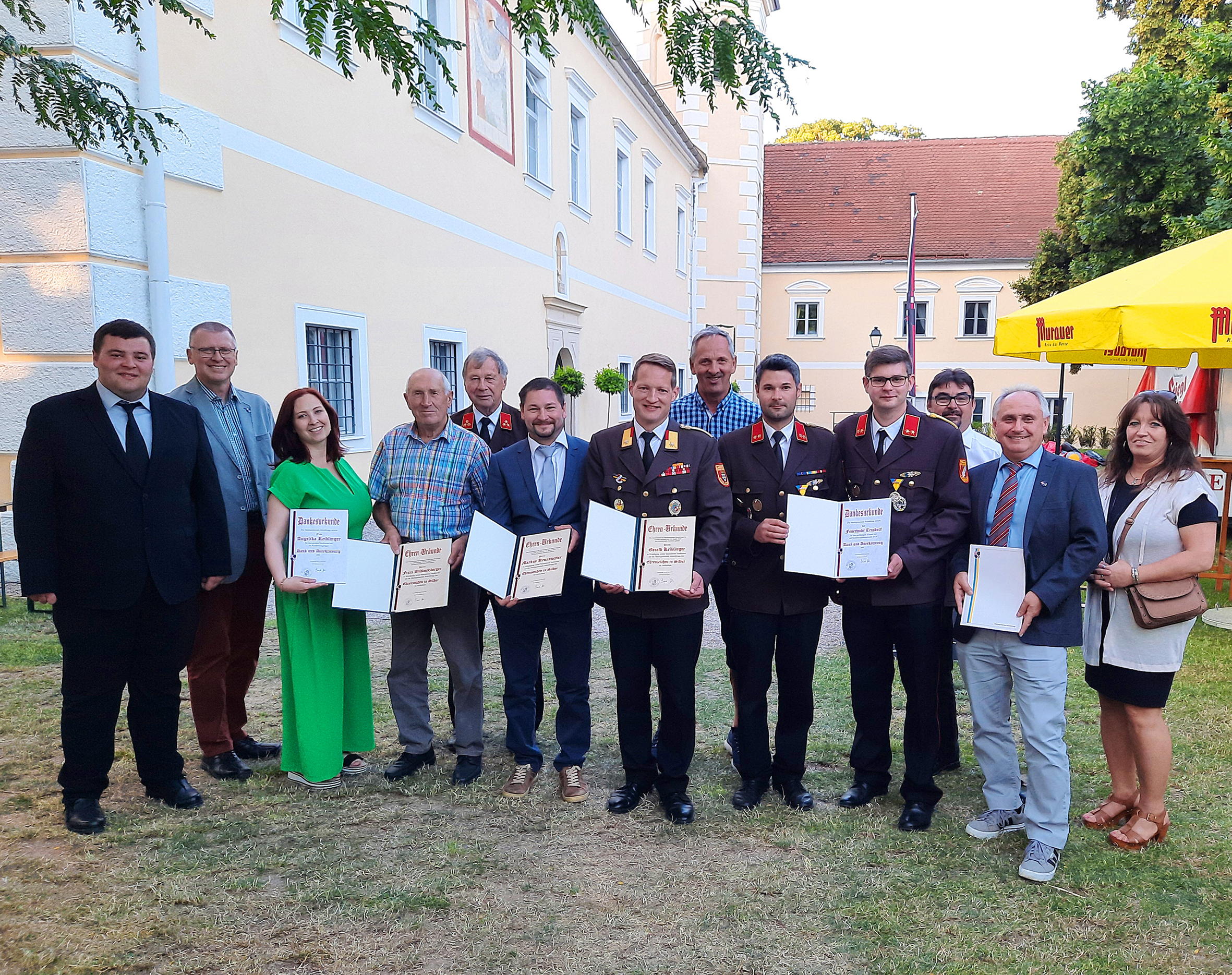 Du betrachtest gerade Hohe Auszeichnungen für FF Trasdorf