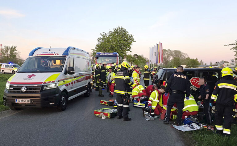 Mehr über den Artikel erfahren Horror-Crash auf Golfplatz-Kreuzung