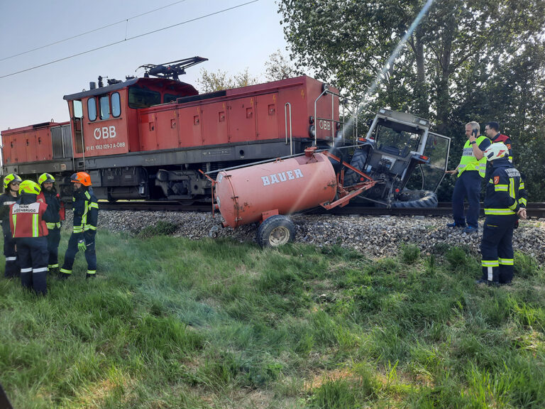 Mehr über den Artikel erfahren Zug gegen Traktor